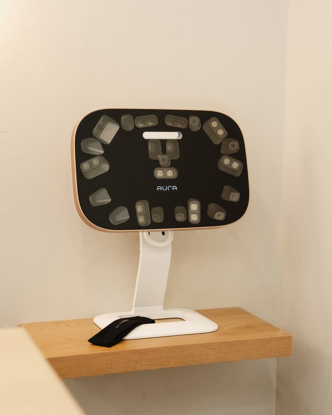 The Aura scanner in the Be Your Kind clinic